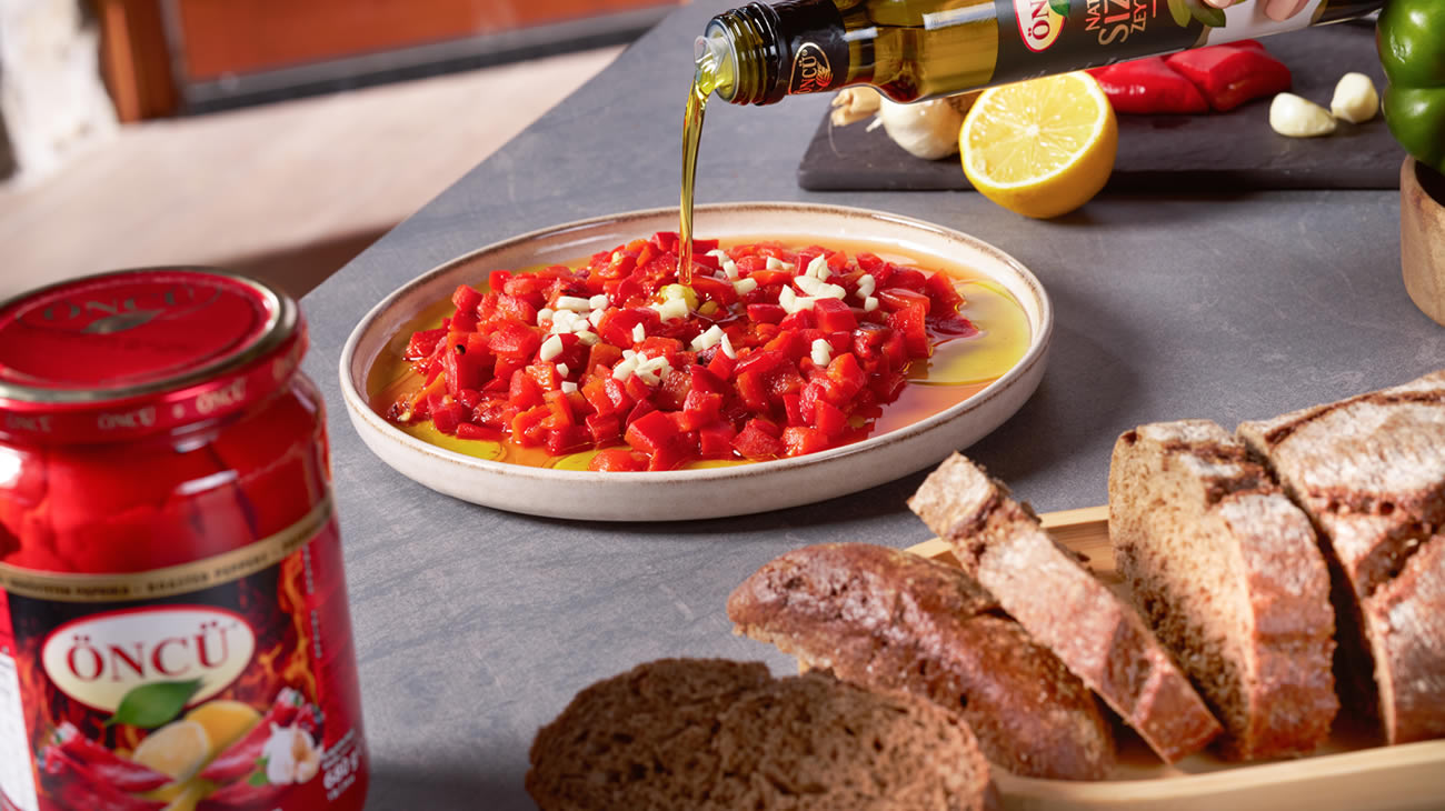 Öncü | Közlenmiş Biber ile Sofranıza Geleneksel Lezzet